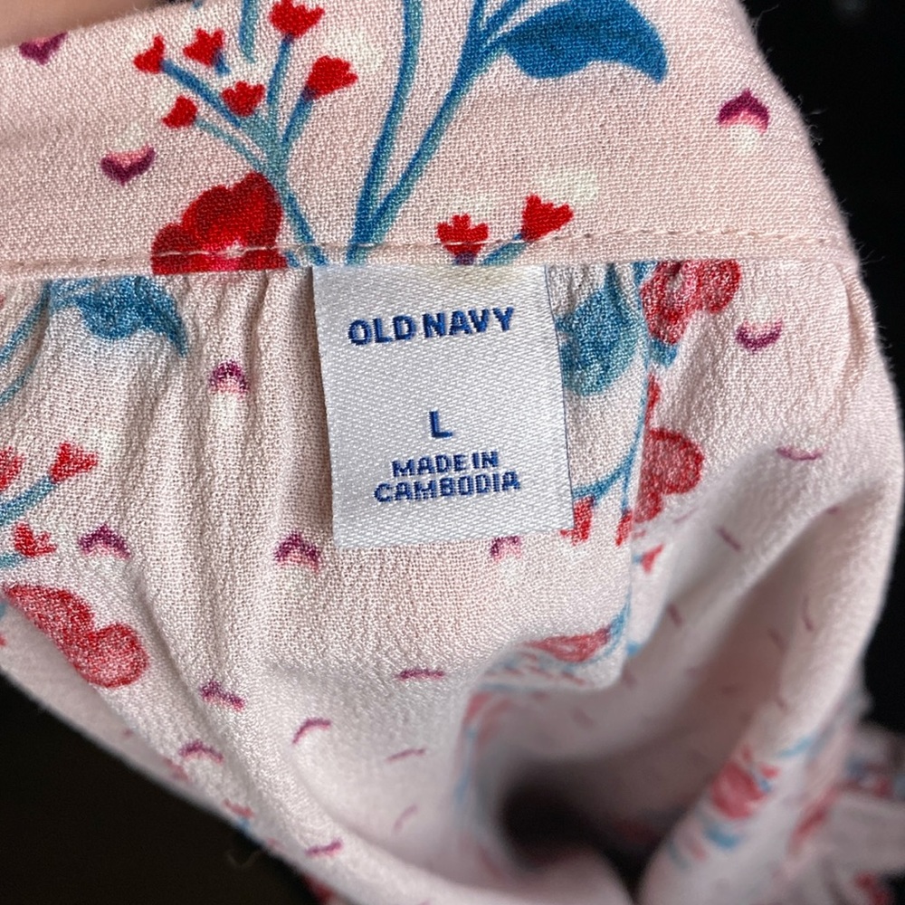 Old navy- red flower designed long sleeve pink shirt size L - Picture 6 of 6